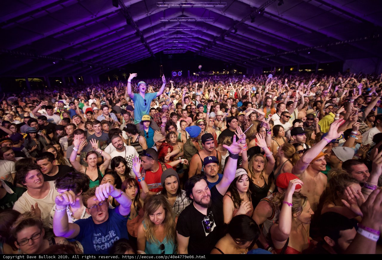 Coachella crowd goes wild