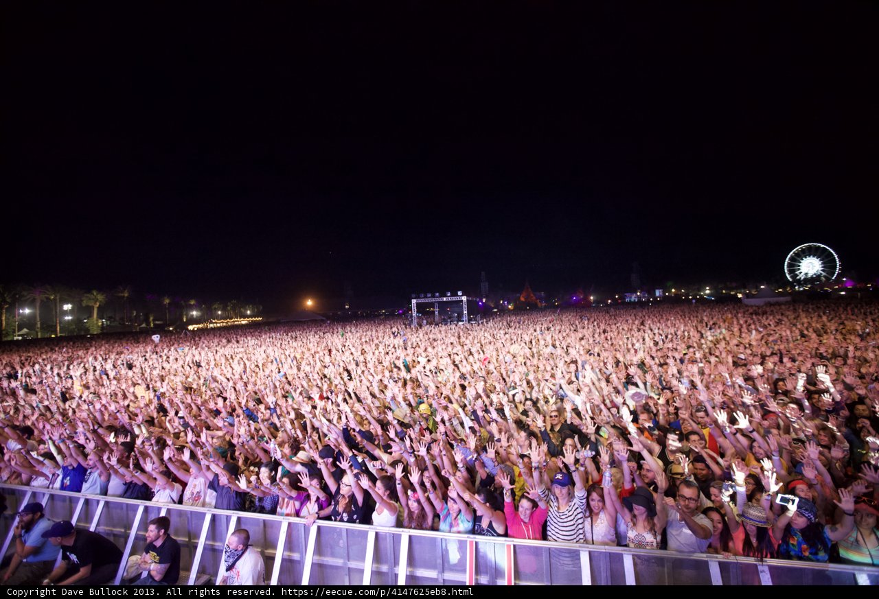 Concertgoers Raise the Roof at Coachella