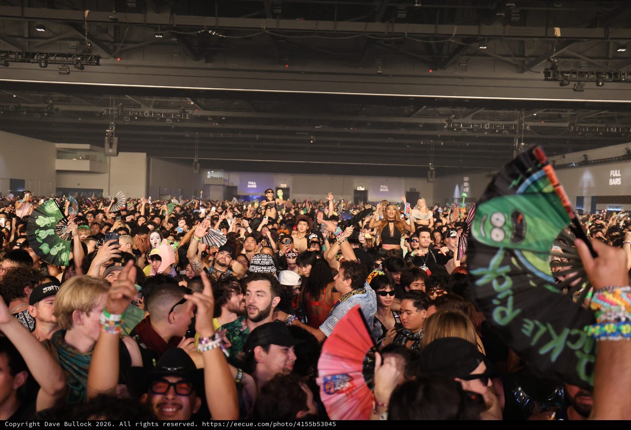 Massive Indoor Crowd Erupts at Wobbleland 2026