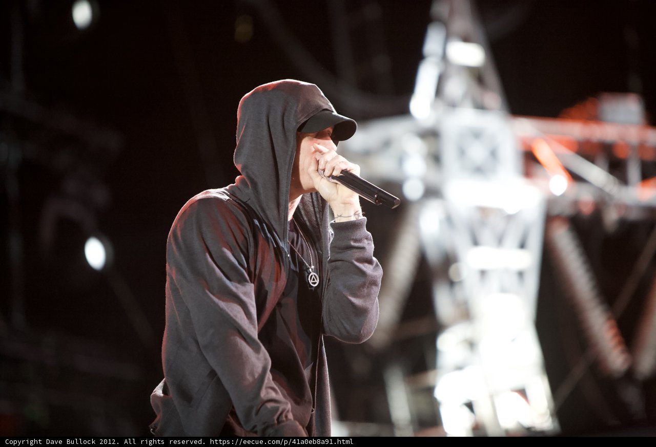 Eminem electrifies the stage at Lollapalooza