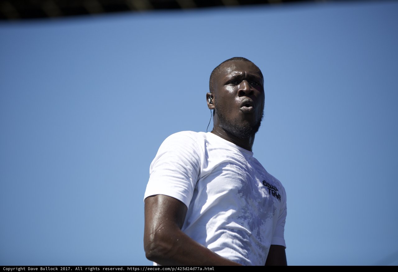Stormzy rocks out on the tennis court