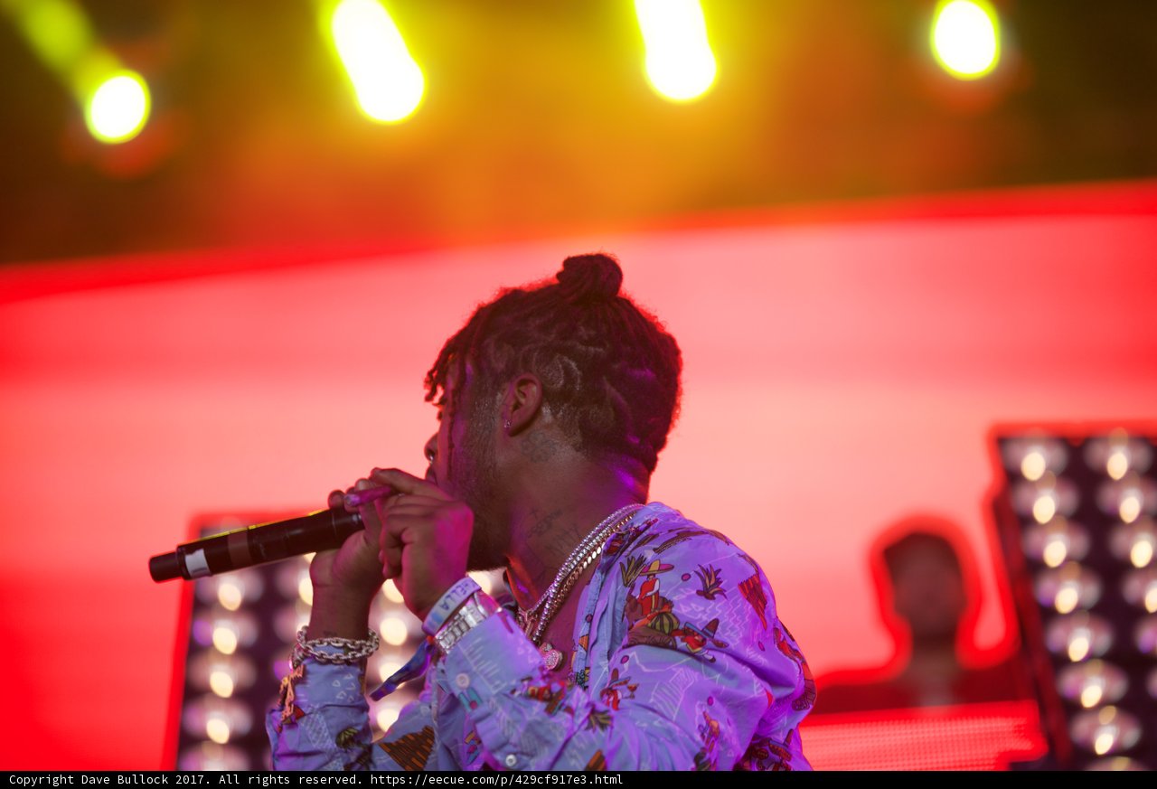 Solo Performance Under the Spotlight