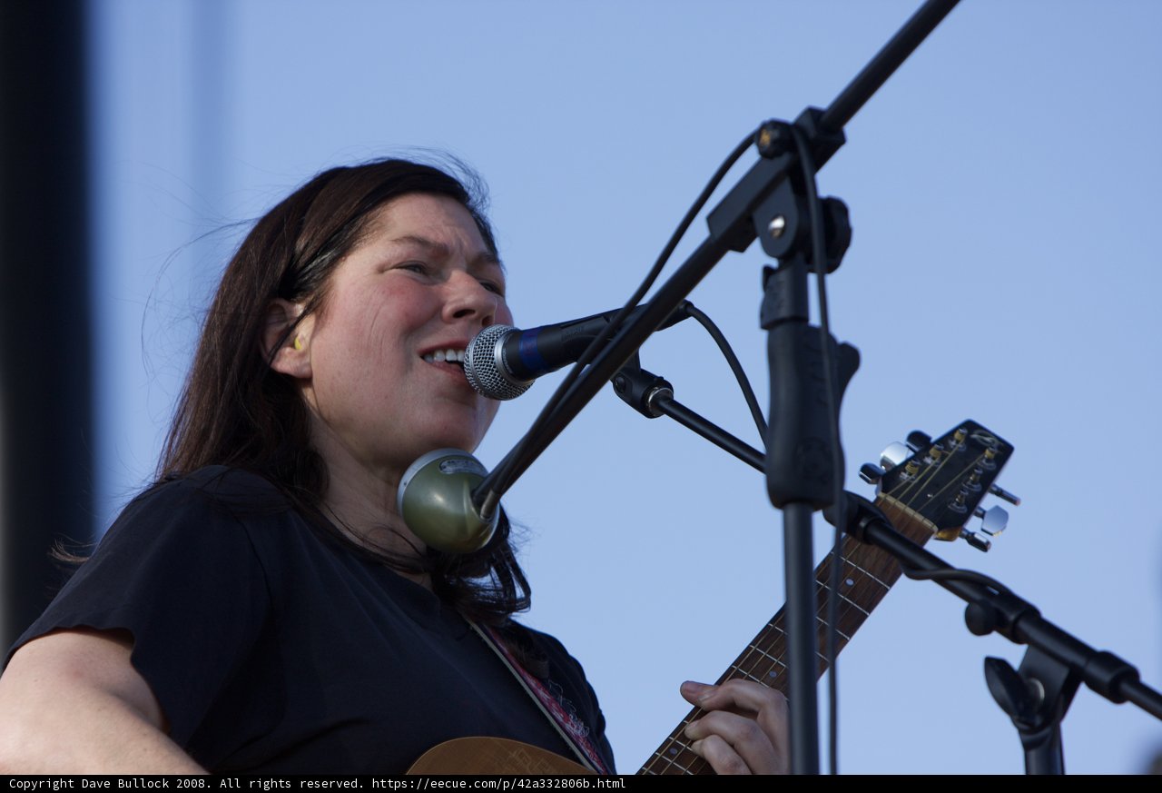 Kim Deal Rocks Coachella 2008