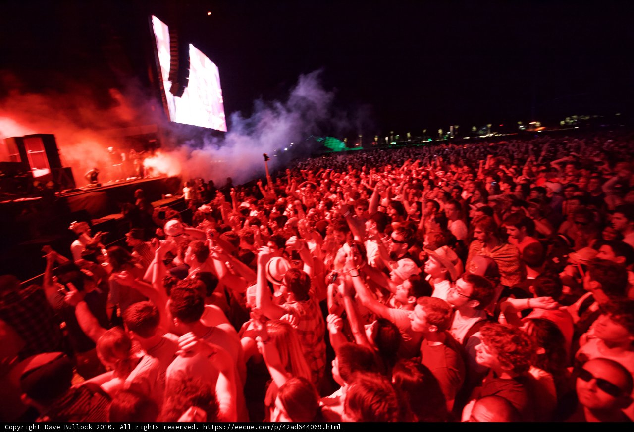 Red Hot Crowd at Coachella 2010