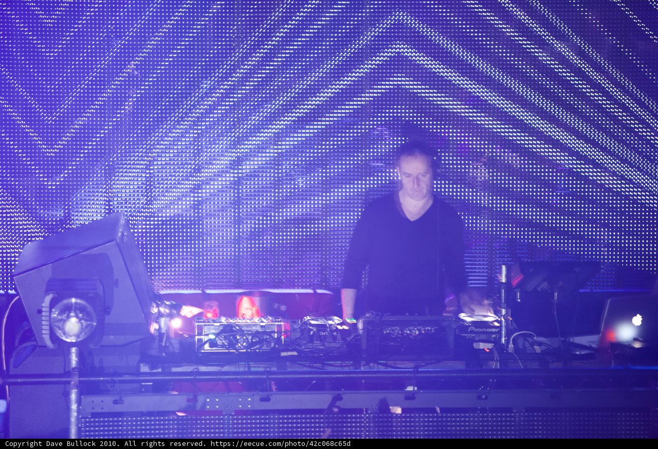 DJ Sasha electrifies the crowd