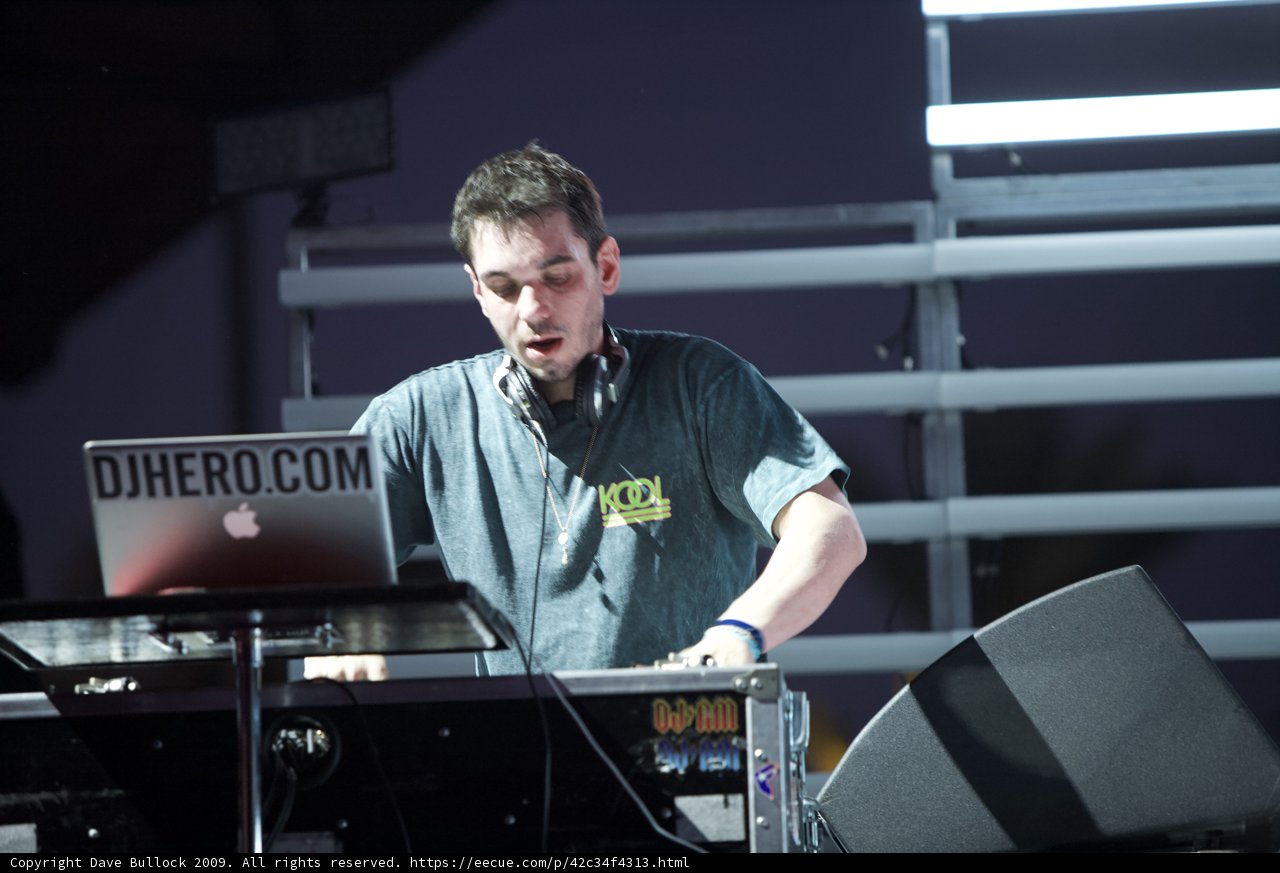 DJ AM Rocks Coachella 2009