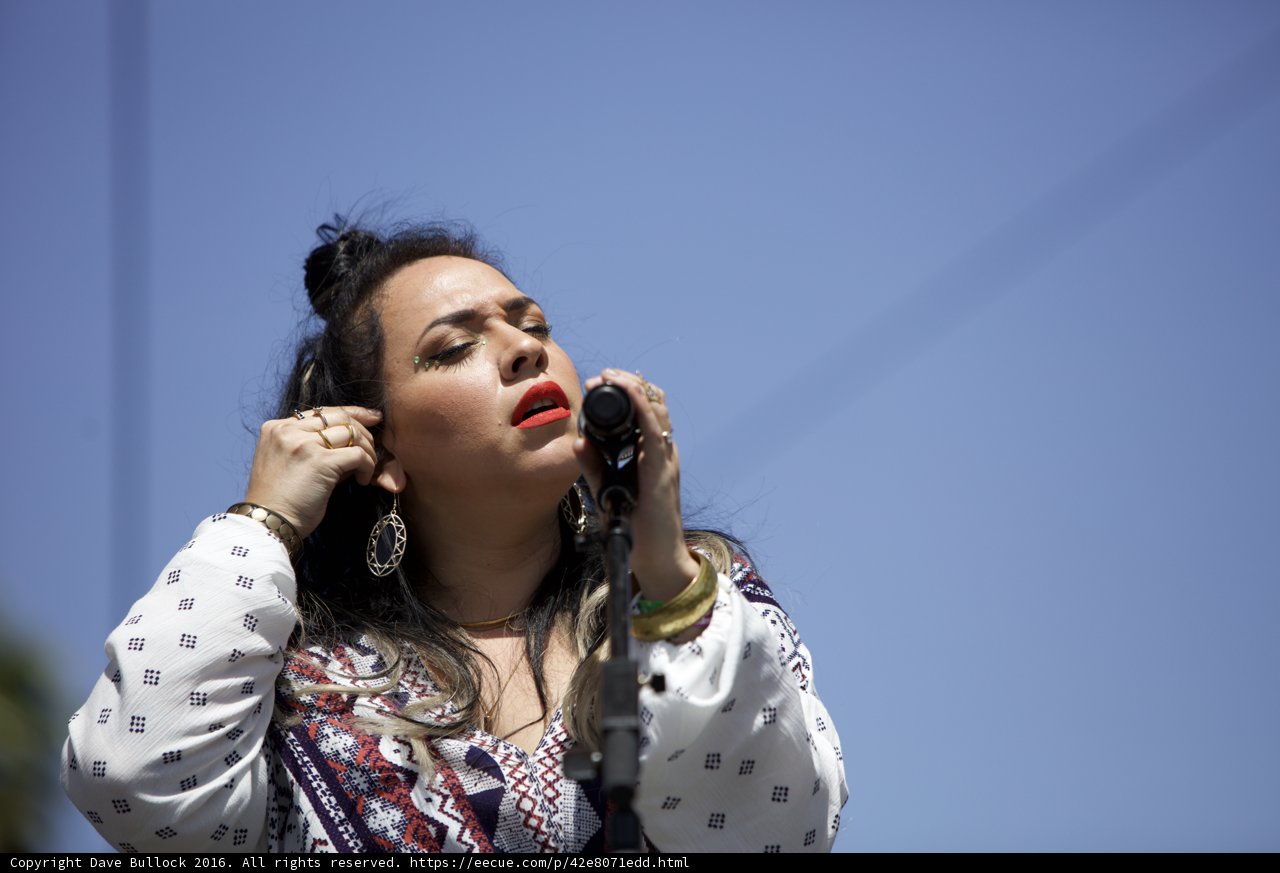 Red Lips Singing