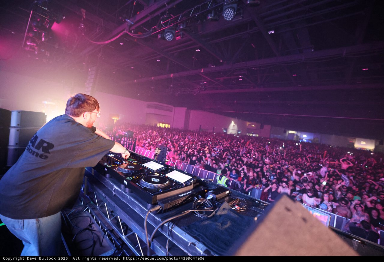 DJ Ignites Massive Crowd at Wobbleland 2026