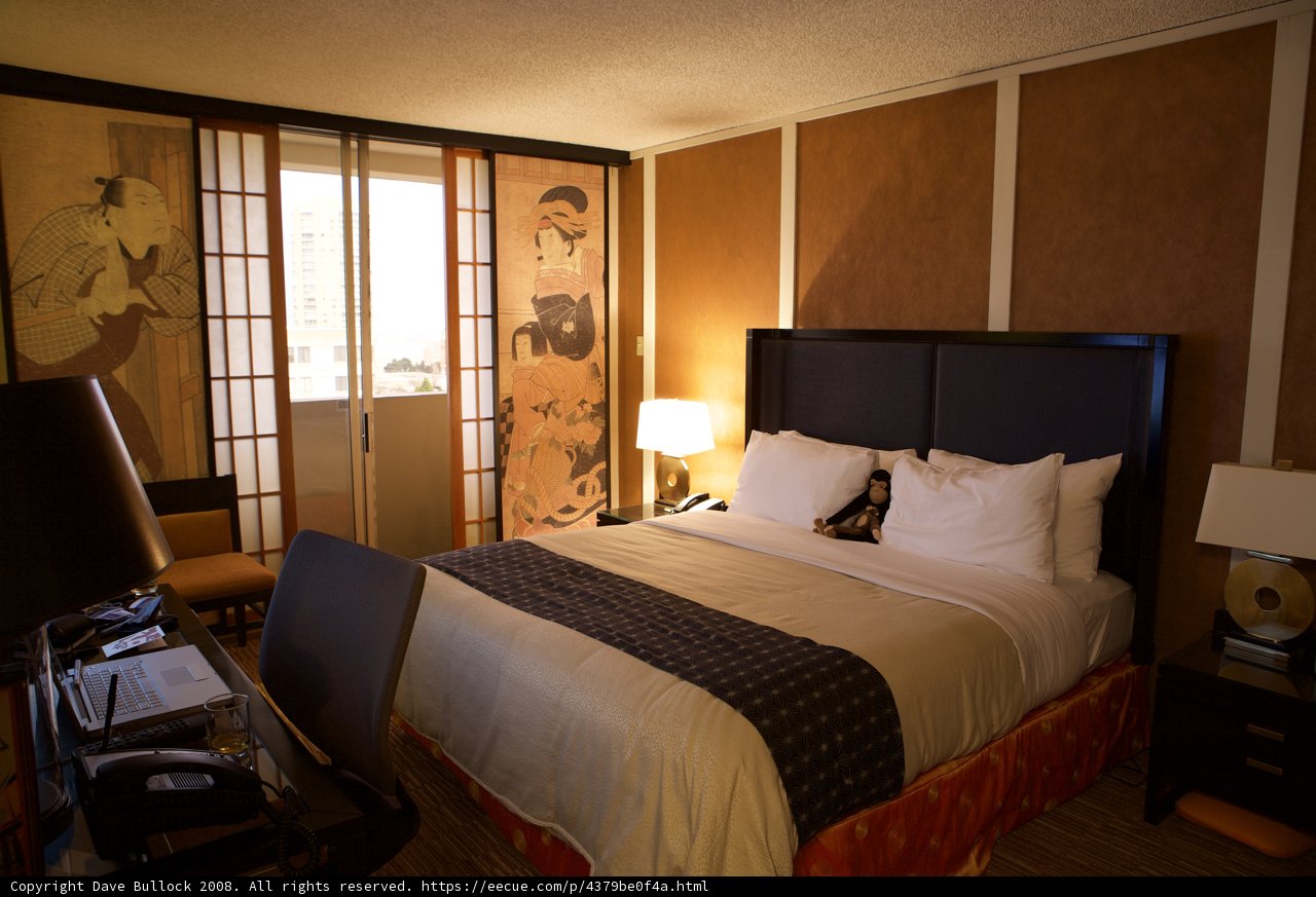 Sleek and Sophisticated Bedroom Decor
