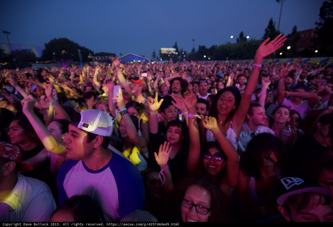 Crowd Pink Sunglasses Smiling