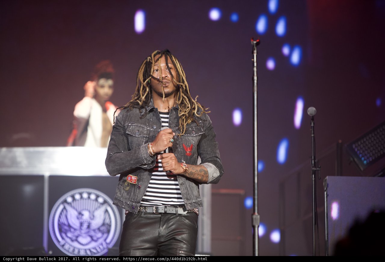Dreadlocked Singer Rocks the Crowd at Coachella