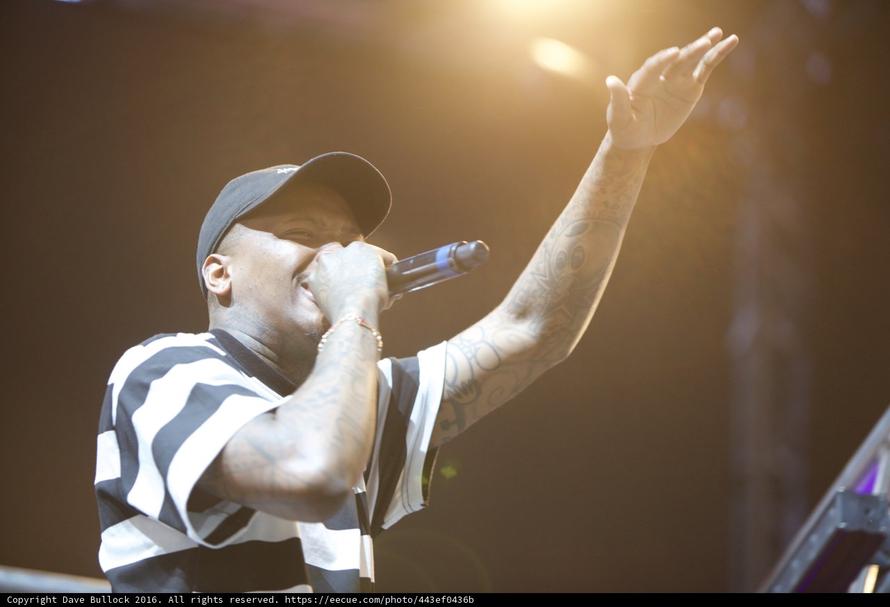 The Entertainer Takes the Stage