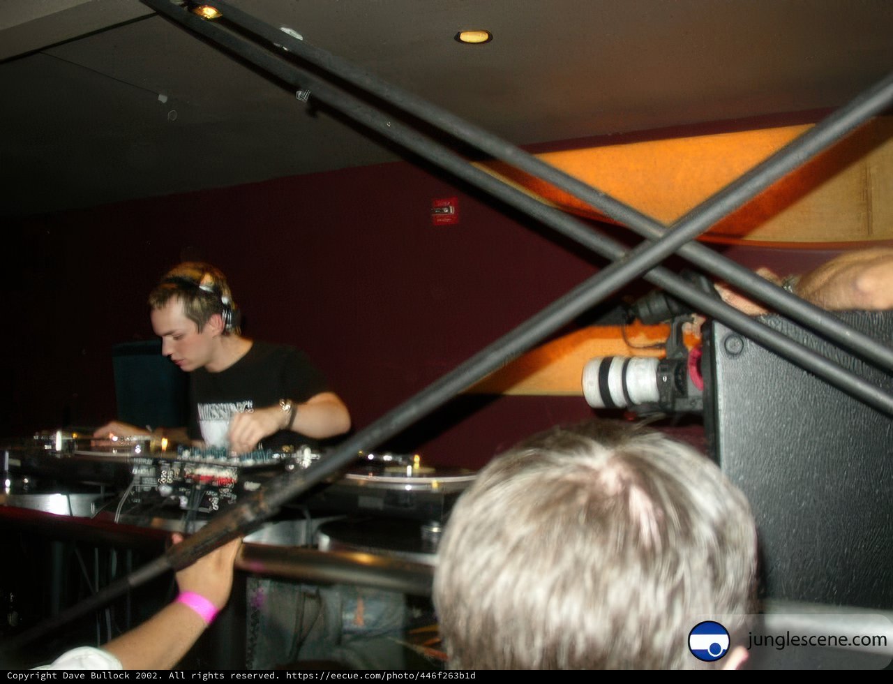 DJ Set Gets the Crowd Moving