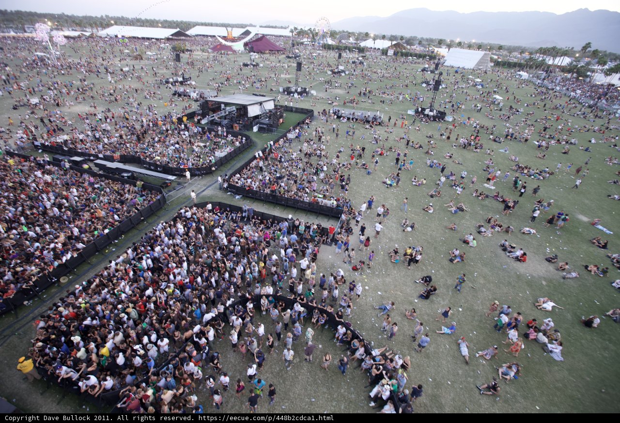 Sunday Concert Crowd at Coachella 2011
