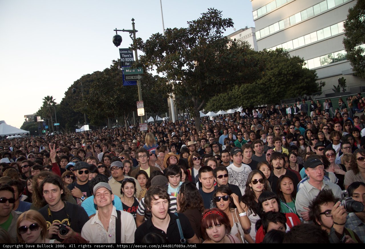 Detour Concert Crowd