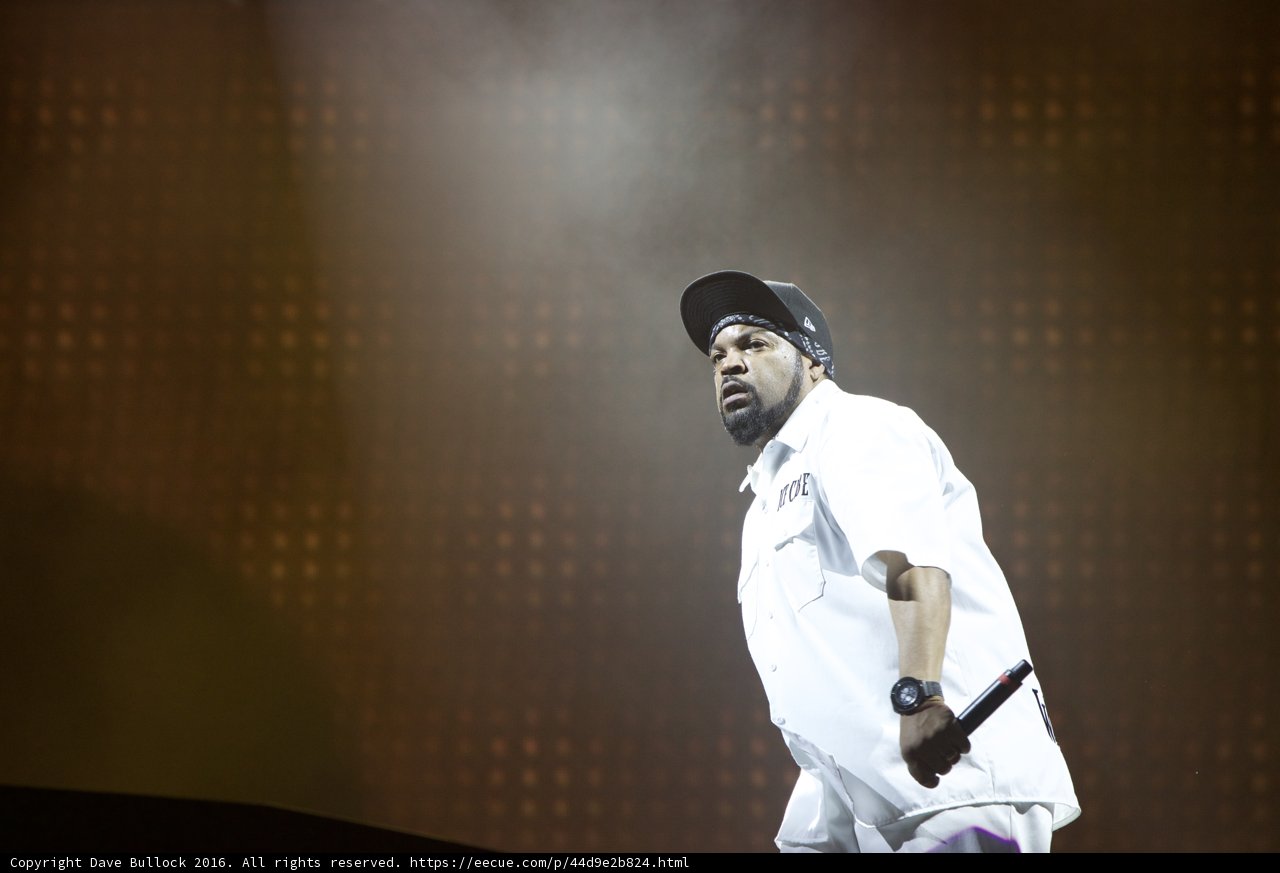 Ice Cube Lights Up the Stage