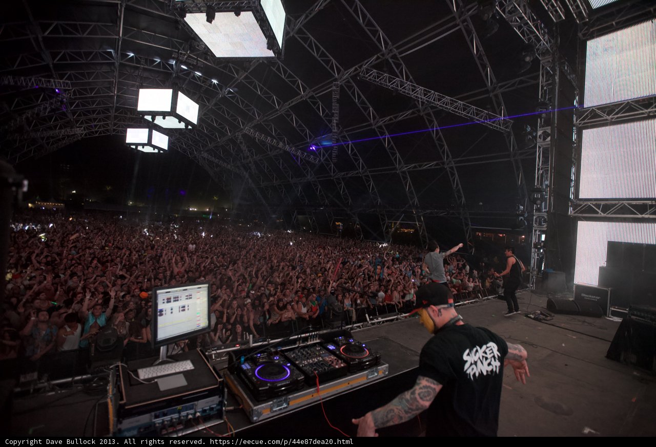 DJ lights up Coachella stage