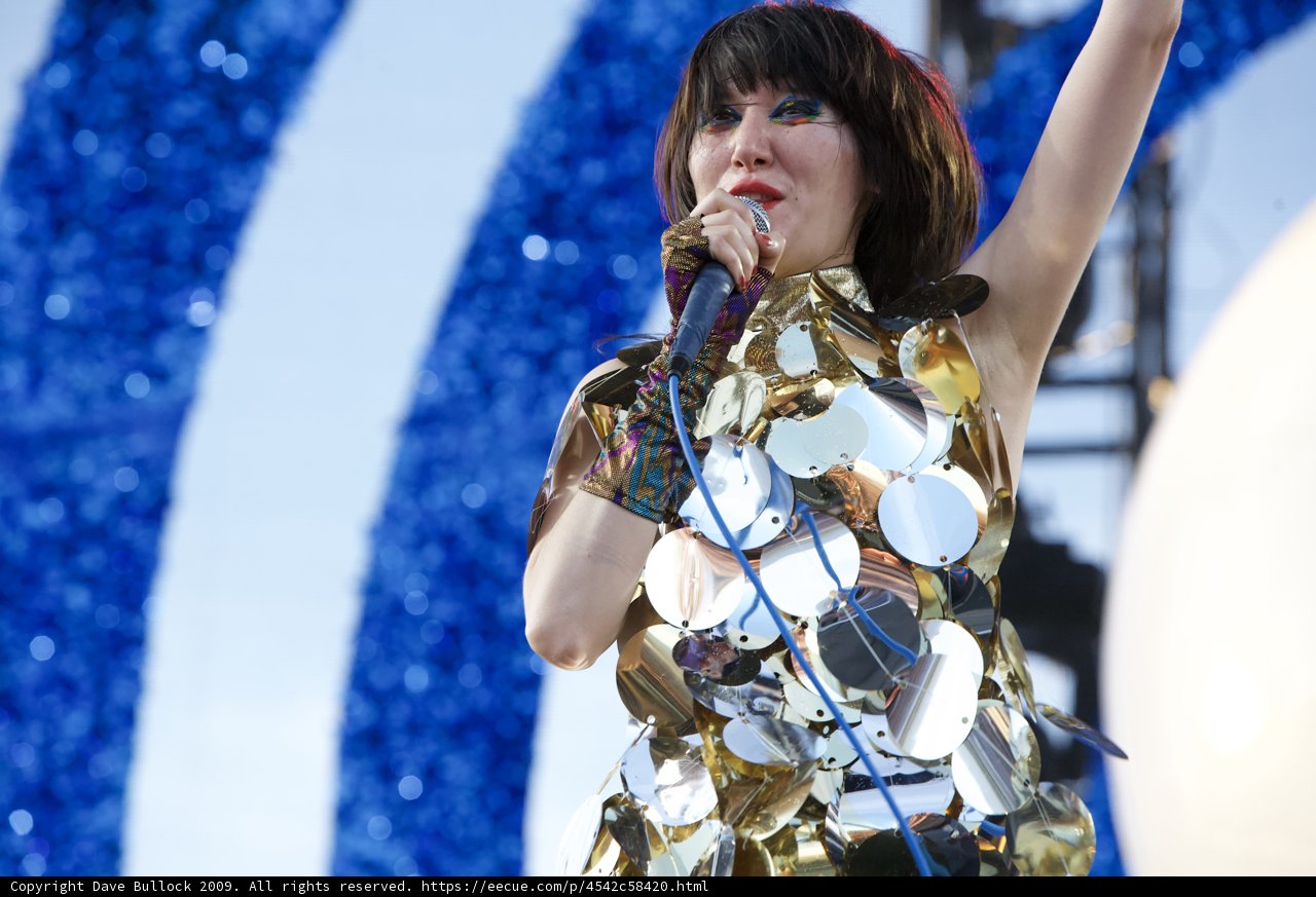 Karen Lee Orzolek Stuns Coachella Crowd with Solo Performance