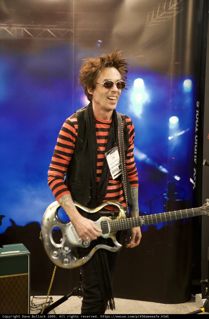 Earl Slick Rocks the Stage with His Guitar