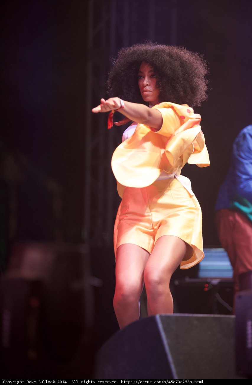 Solange Shines on Stage
