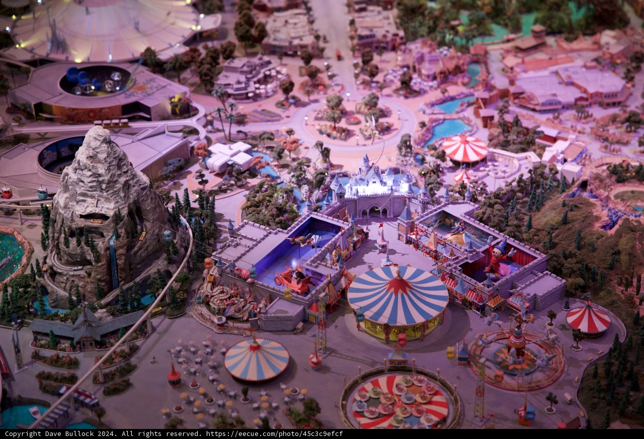 Vibrant Enchantment of Amusement - A Glimpse into the Future of Theme Parks