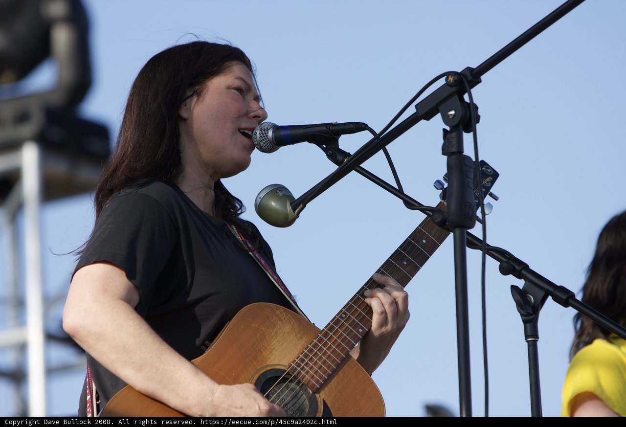 Kim Deal Shreds on Her Guitar at Coachella