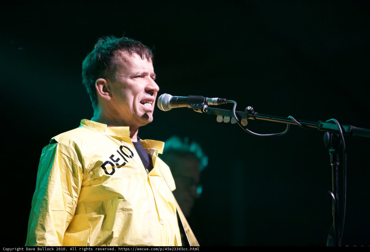 Bob Mothersbaugh Performs Solo at Coachella