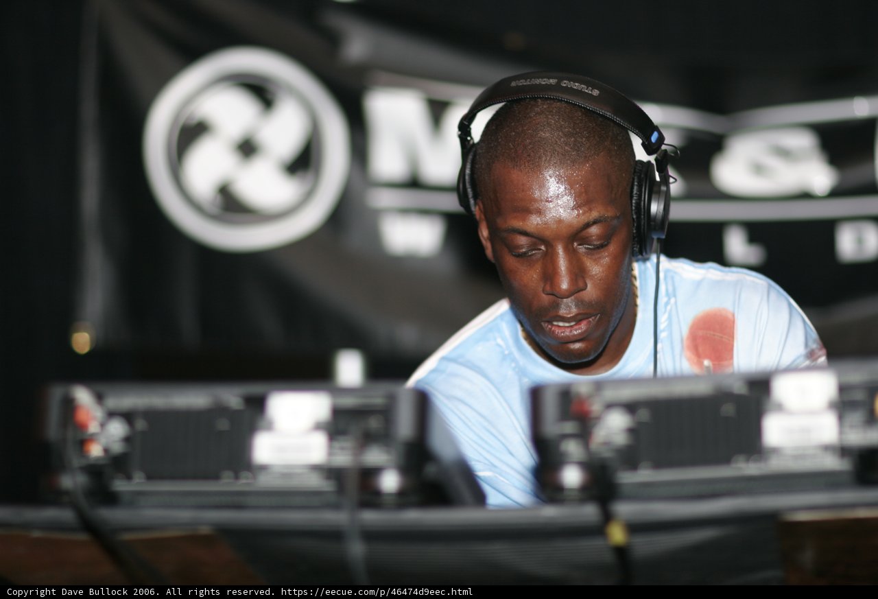 Deejay Kenny Ken Turntable Performance