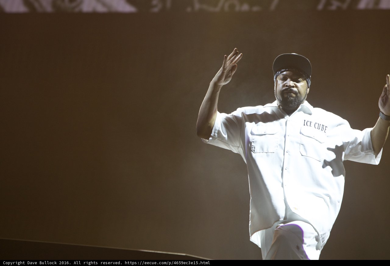 Ice Cube's Electrifying Solo Performance