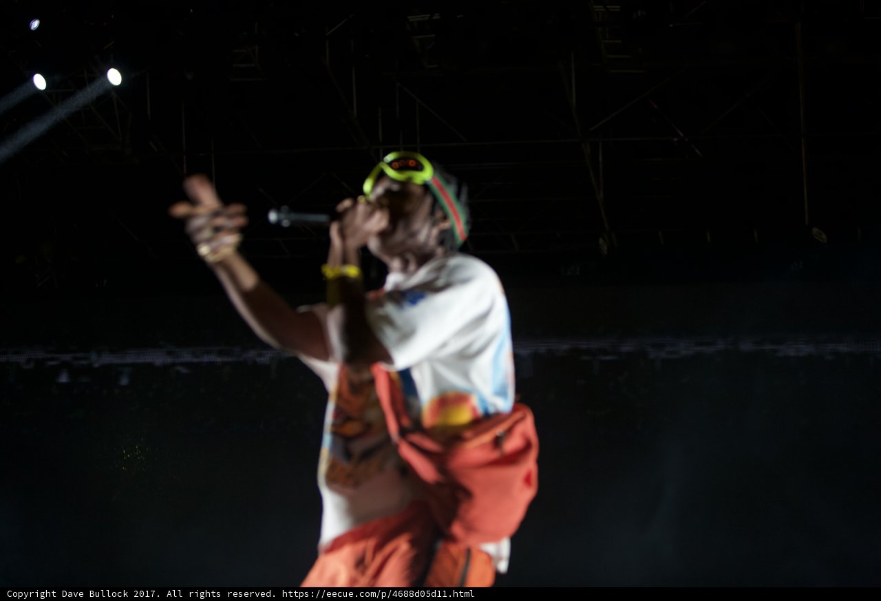 Solo performer rocks the stage at Coachella