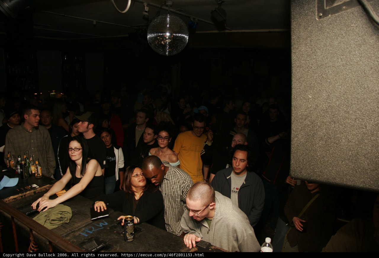 Nightlife at Deacon's Pub