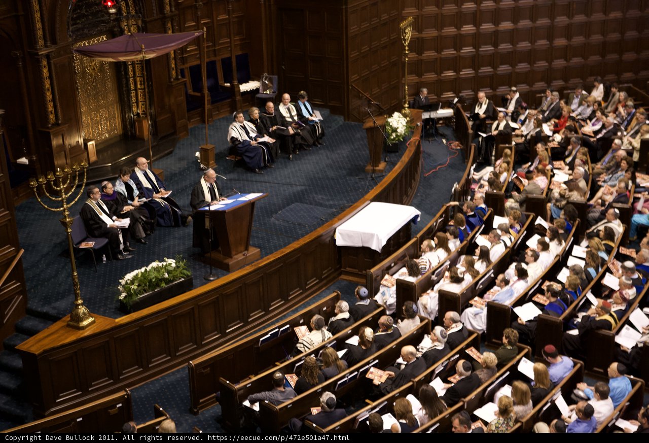 Swoosie Kurtz Speaks to a Crowded Audience at WBTLA Ordination