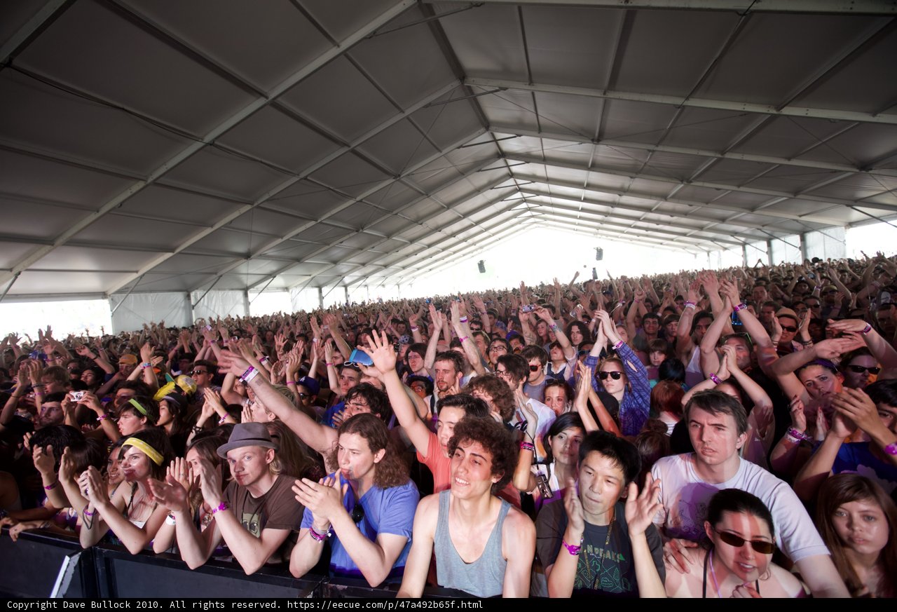 Coachella Saturday Crowd Goes Wild