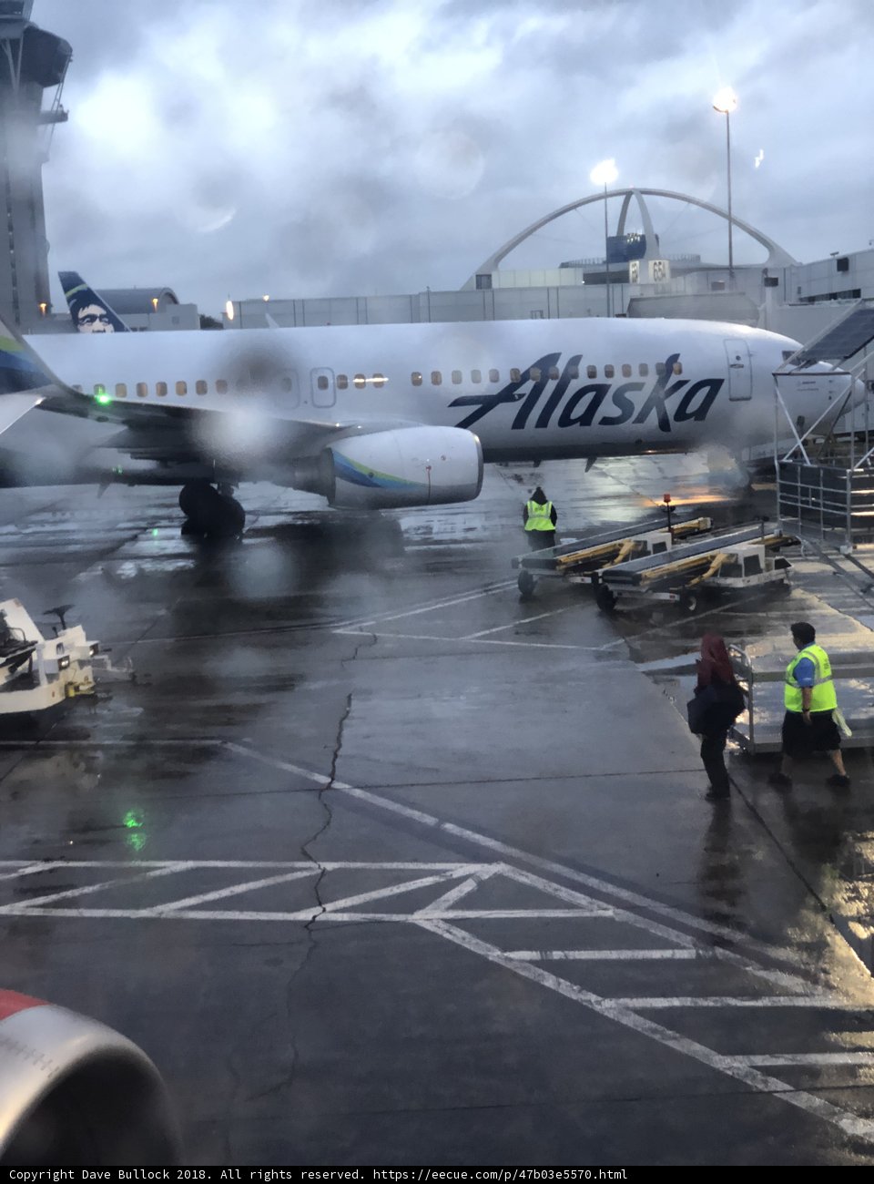 Alaska Airlines Boeing 737-800 Landing at the Airport