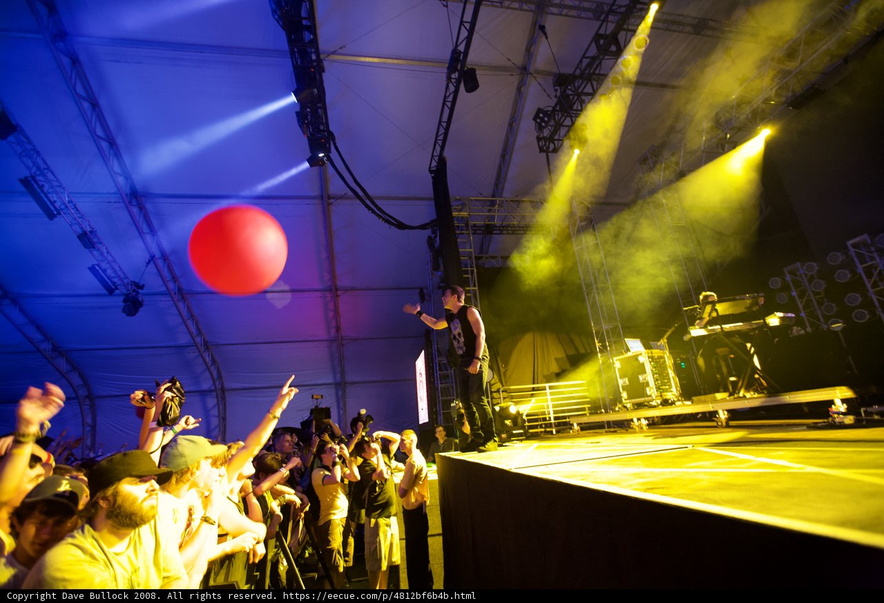 Tom Walker Rocks Coachella with a Red Balloon