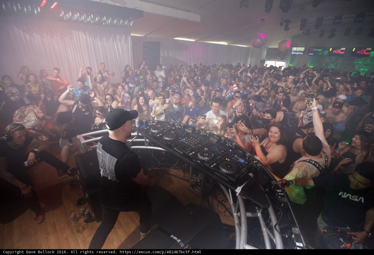 Coachella Crowd Goes Wild for DJ's