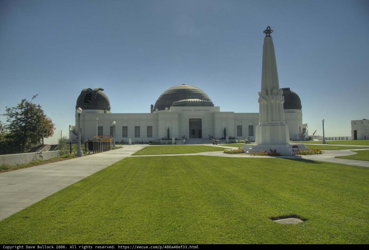 The stunning Griffith Observatory with clear blue sky