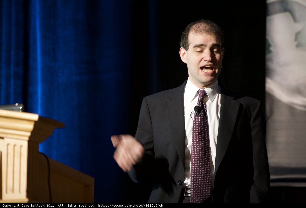 Dan Kaminsky addresses the crowd
