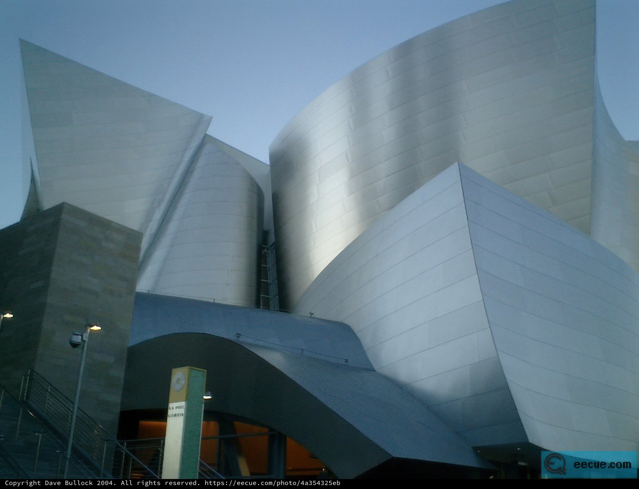 The Walt Disney Concert Hall: A Stunning Architectural Marvel