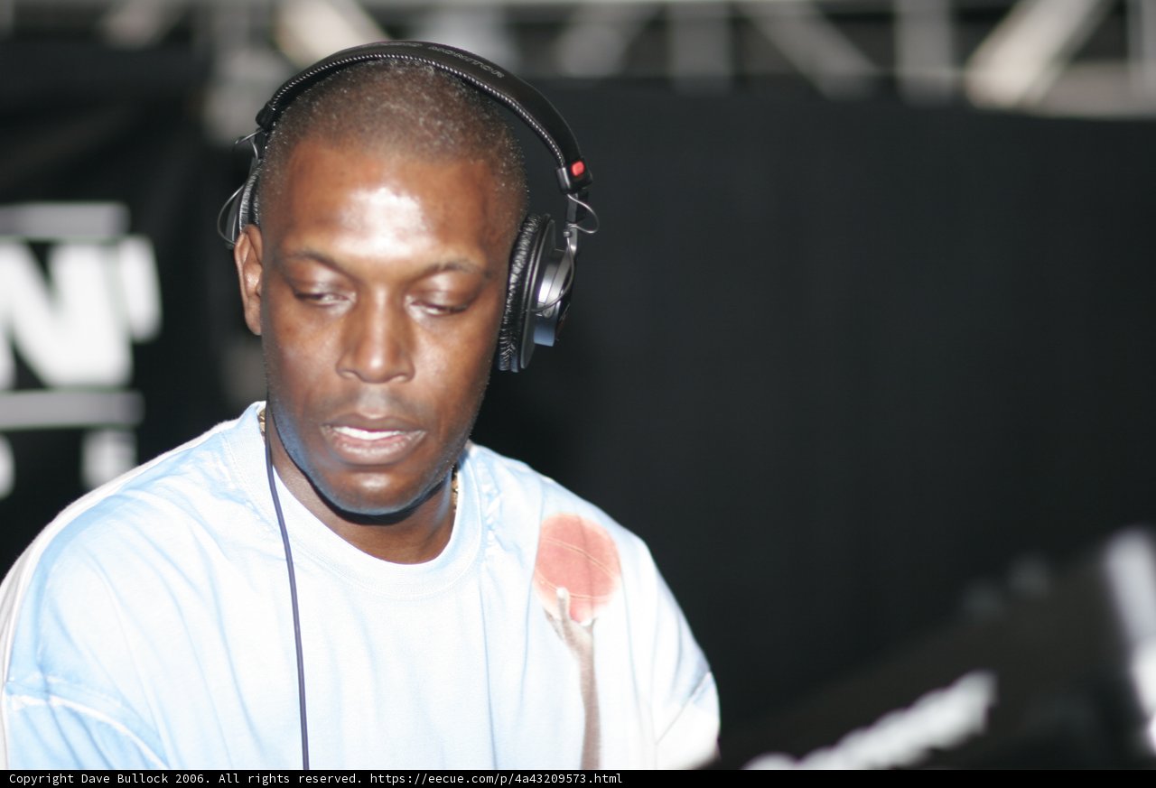 Kenny Ken Grooves to the Beat