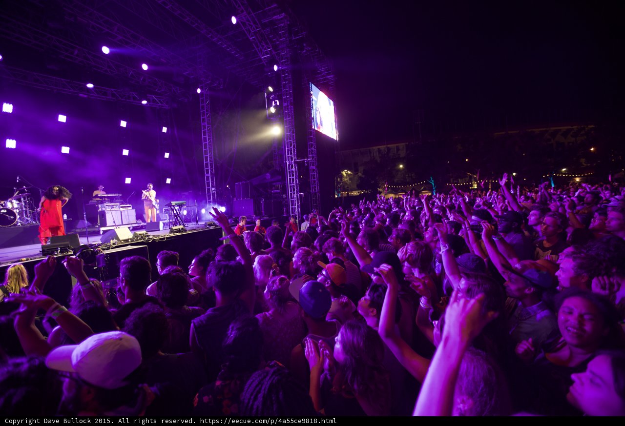Solange Stage Crowd Wide Shot Red Dress Band Scaffolding Smiling Fan