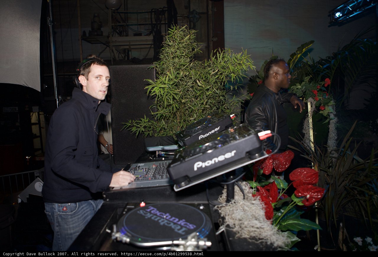 DJ Grooves