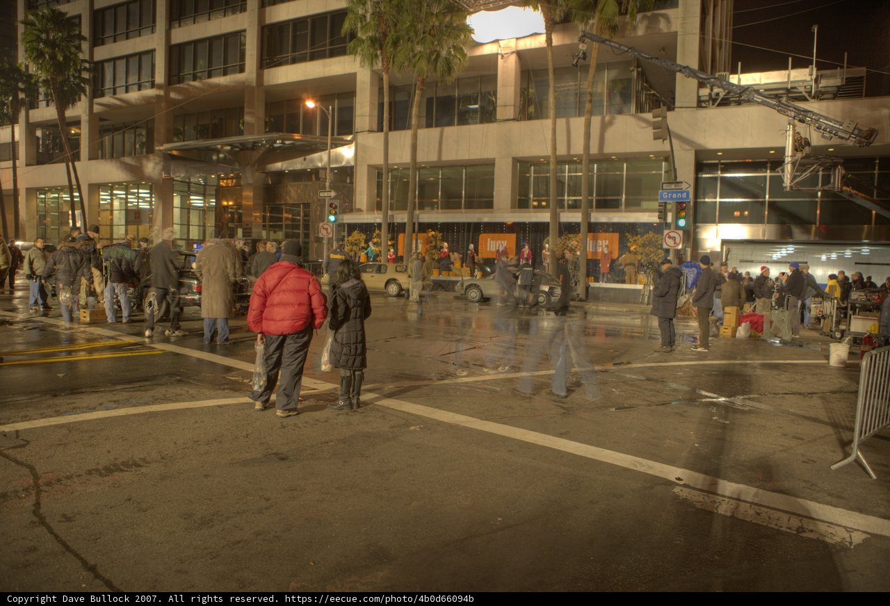 Nighttime Crowds in the Metropolis