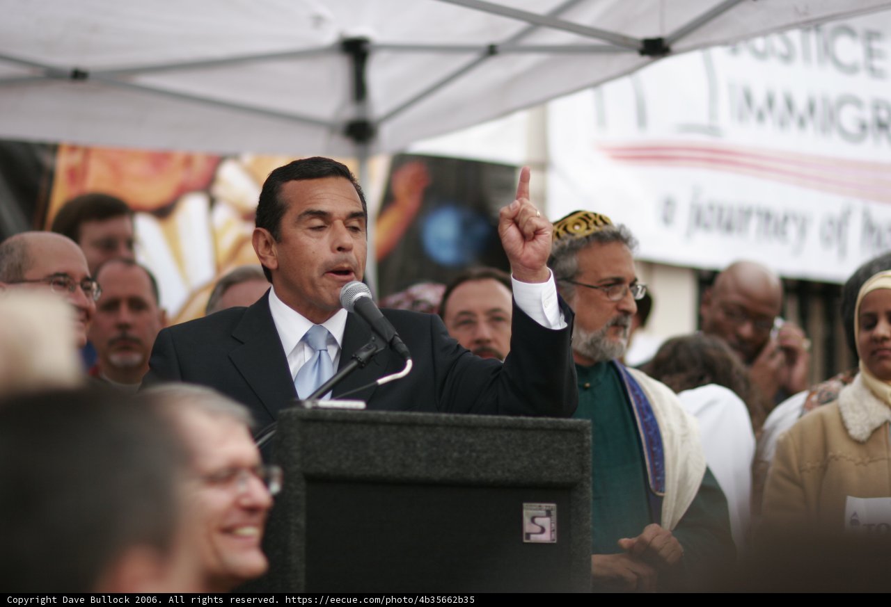 Antonio Villaraigosa delivers inspiring speech at rally