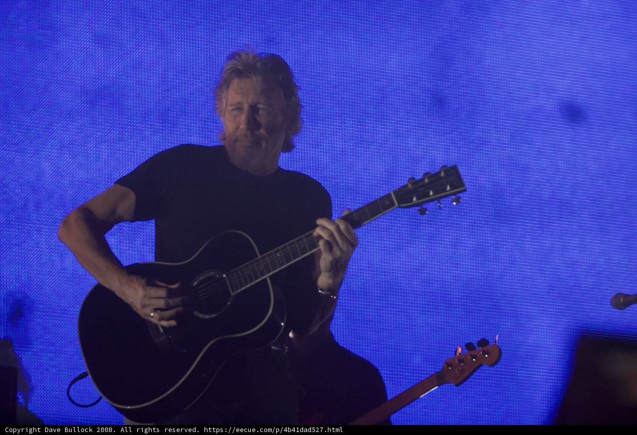 Roger Waters rocks Coachella with his guitar