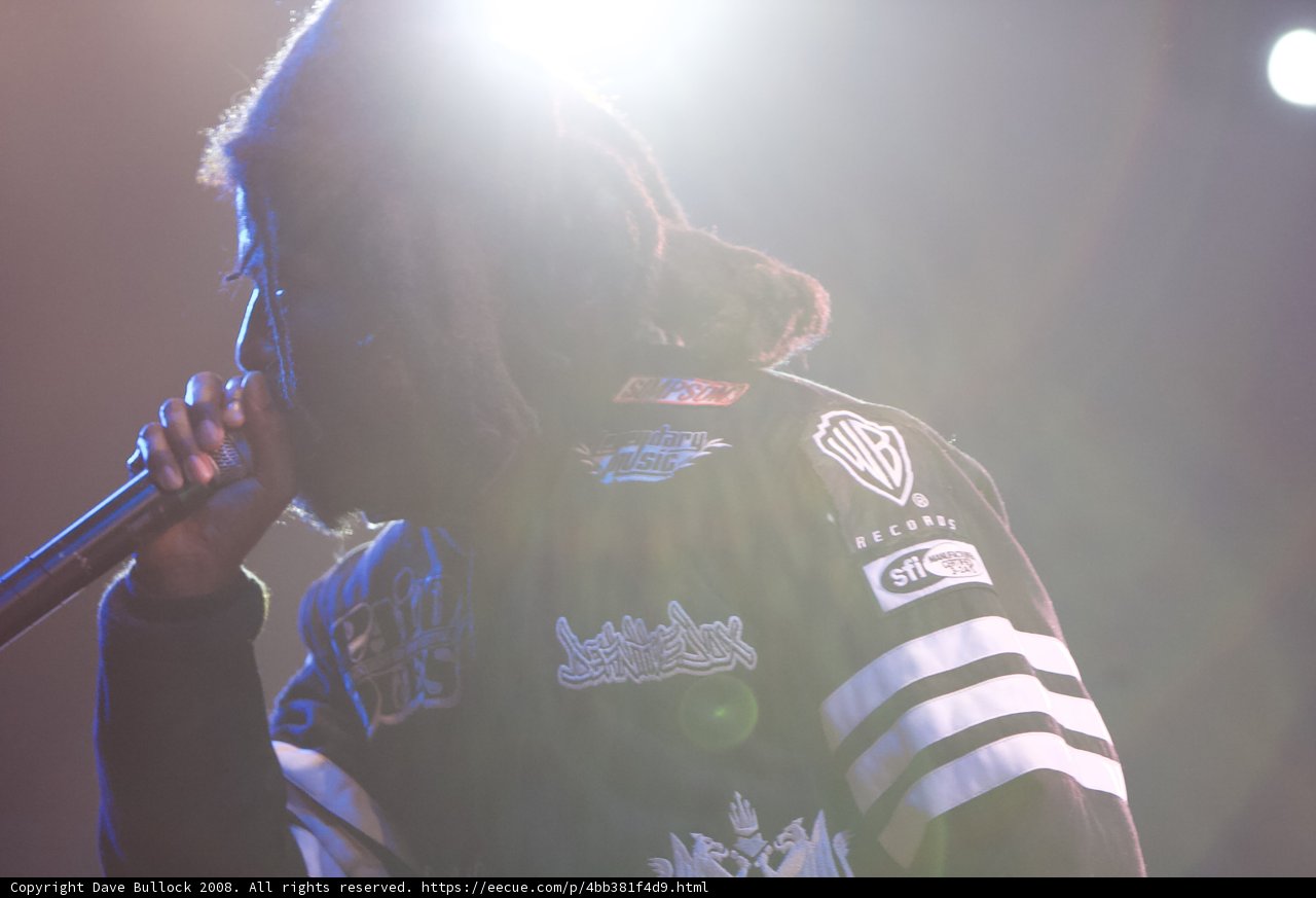 Hoodie-Wearing Singer Electrifies the Crowd at Coachella