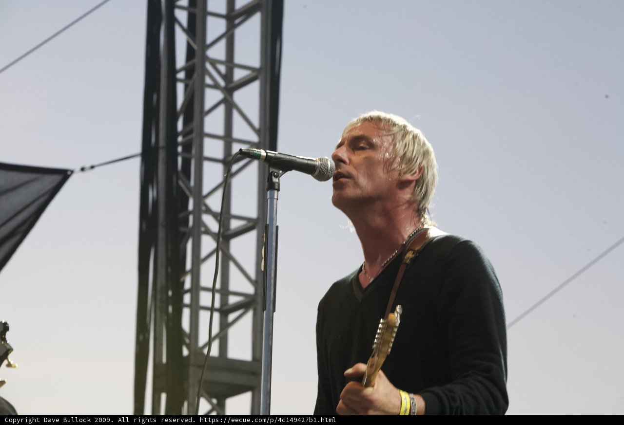 Paul Weller Rocks Coachella Stage with Soulful Mic Performance
