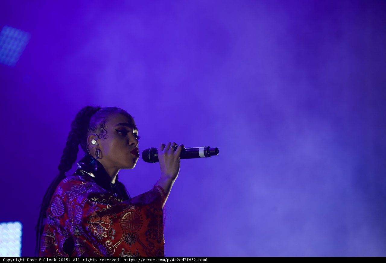 FKA twigs Beautiful Profile Portrait Singing Baby Hairs Hoop Earrings Red Lipstick Black Choker Braided Ponytails Kimono Gold Patterns Rings Purple Atmospheric Haze