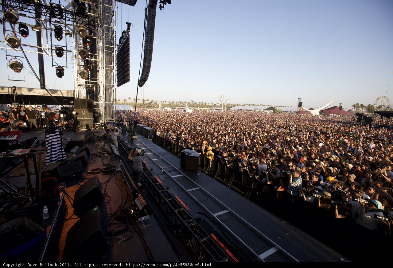 Coachella 2011 Music Festival Draws Massive Crowd