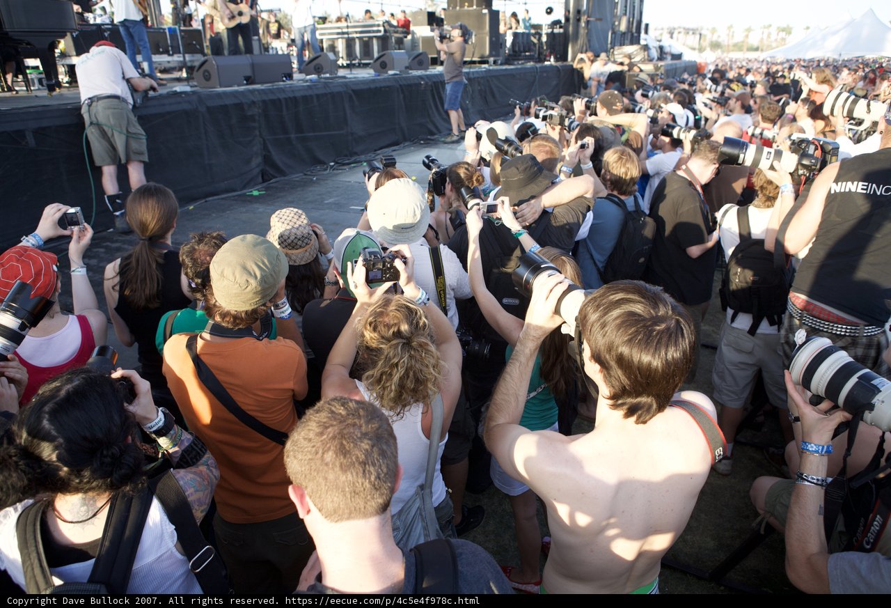 Paparazzi frenzy at Coachella concert